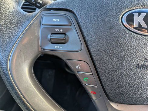 Used 2017 Kia Forte LX image 19