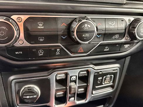 Used 2021 Jeep Wrangler Unlimited Sahara AWD/4WD image 20