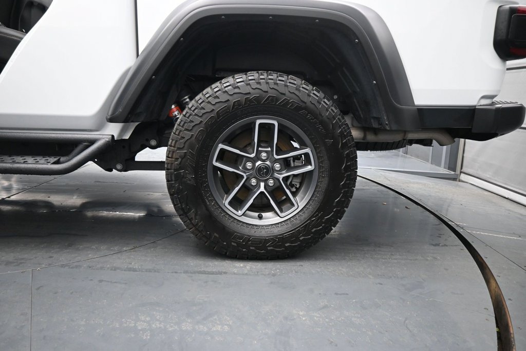 Used 2024 Jeep Gladiator Mojave AWD/4WD image 24