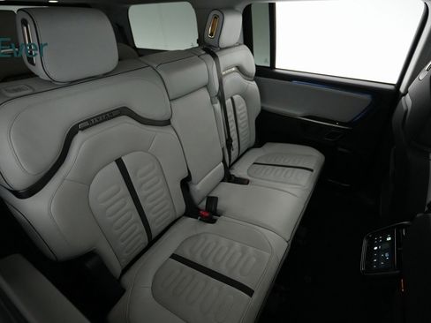 Used 2023 Rivian R1S Adventure image 9