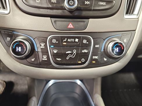 Used 2017 Chevrolet Malibu Premier w/ Driver Confidence Package image 26