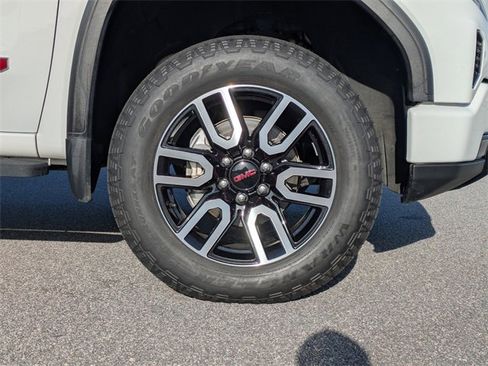 Used 2024 GMC Sierra 1500 AT4 w/ AT4 Premium Package image 12