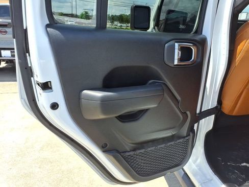 Used 2023 Jeep Wrangler Unlimited Rubicon 4xe w/ Cold Weather Group AWD/4WD image 12