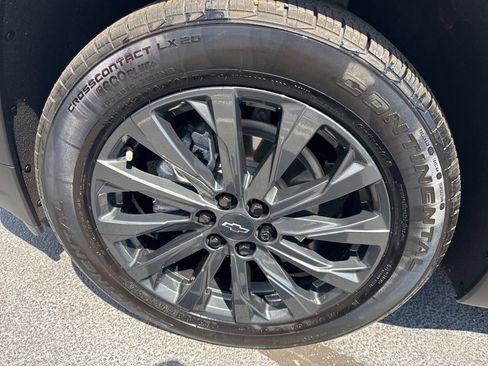 Used 2023 Chevrolet Traverse RS image 9