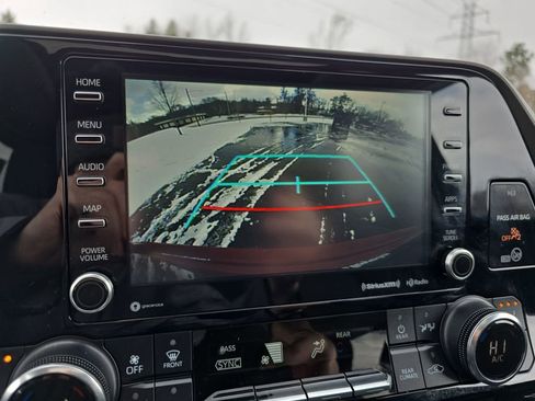 Used 2022 Toyota Highlander XLE image 28