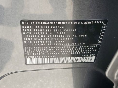 Used 2024 Volkswagen Tiguan SE image 29