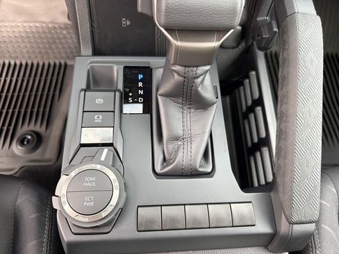 Used 2026 Toyota Tacoma SR5 AWD/4WD image 32