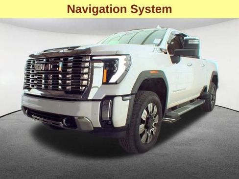 Used 2024 GMC Sierra 2500 Denali w/ Technology Package AWD/4WD image 4