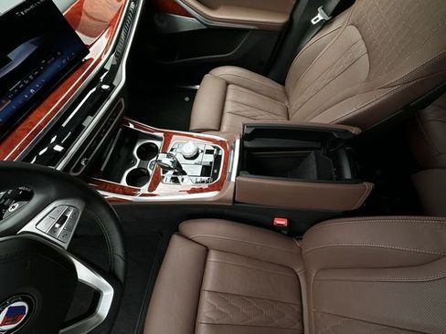 Used 2024 BMW ALPINA XB7 image 29