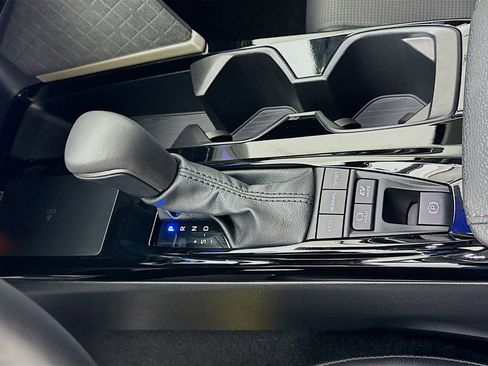 Used 2025 Toyota Camry XLE image 17