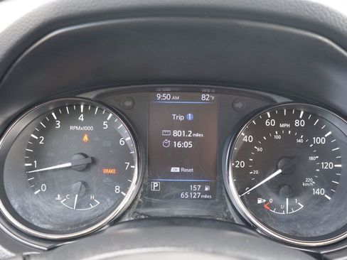 Used 2018 Nissan Rogue SV AWD/4WD image 16