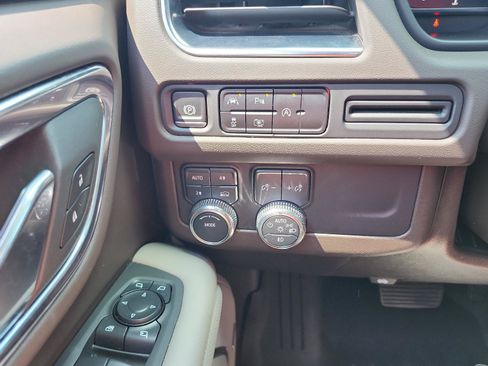 Certified 2024 GMC Yukon SLT w/ SLT Premium Package AWD/4WD image 23
