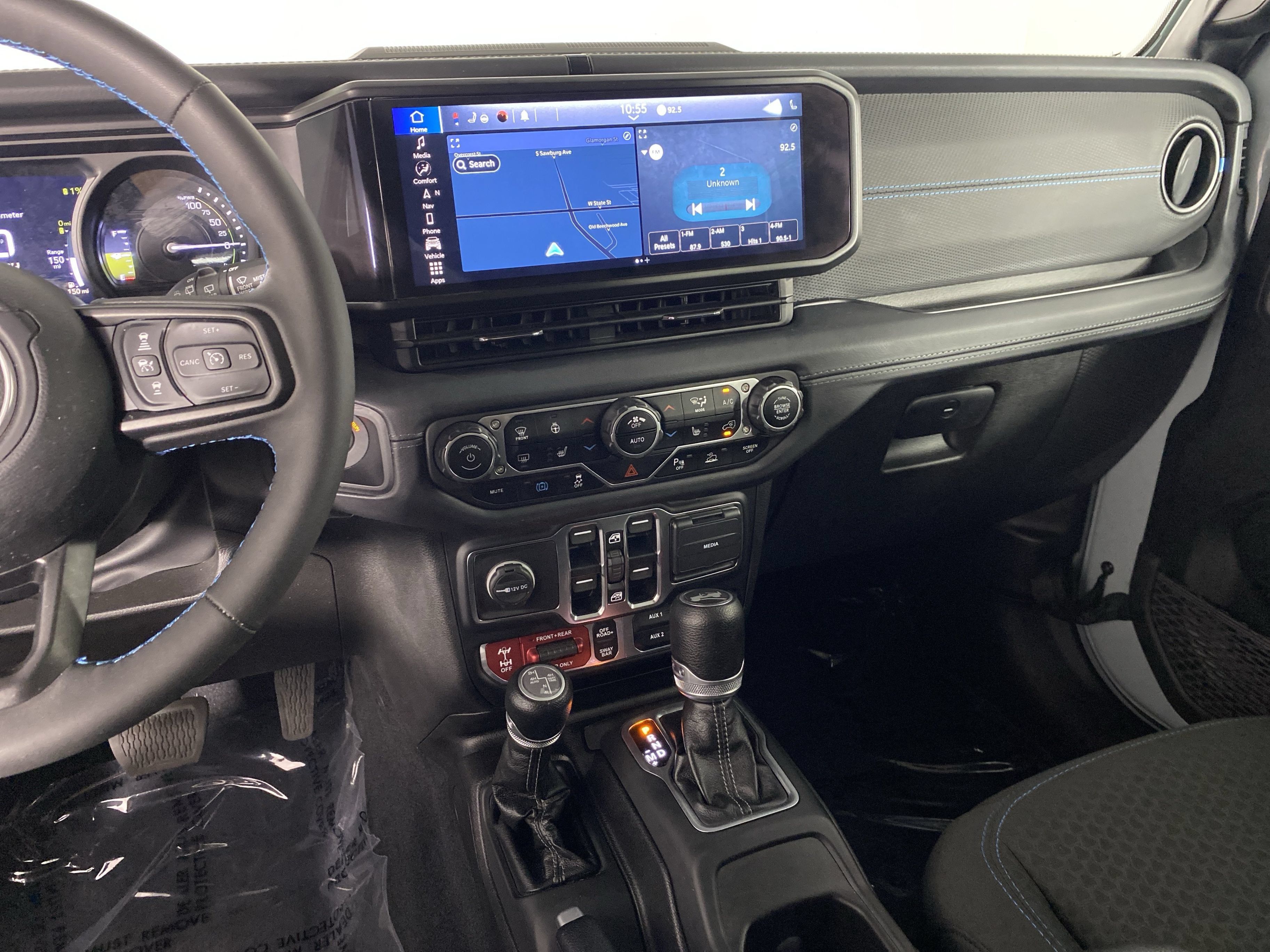 Used 2024 Jeep Wrangler Unlimited Rubicon 4xe w/ Technology Group AWD/4WD image 28