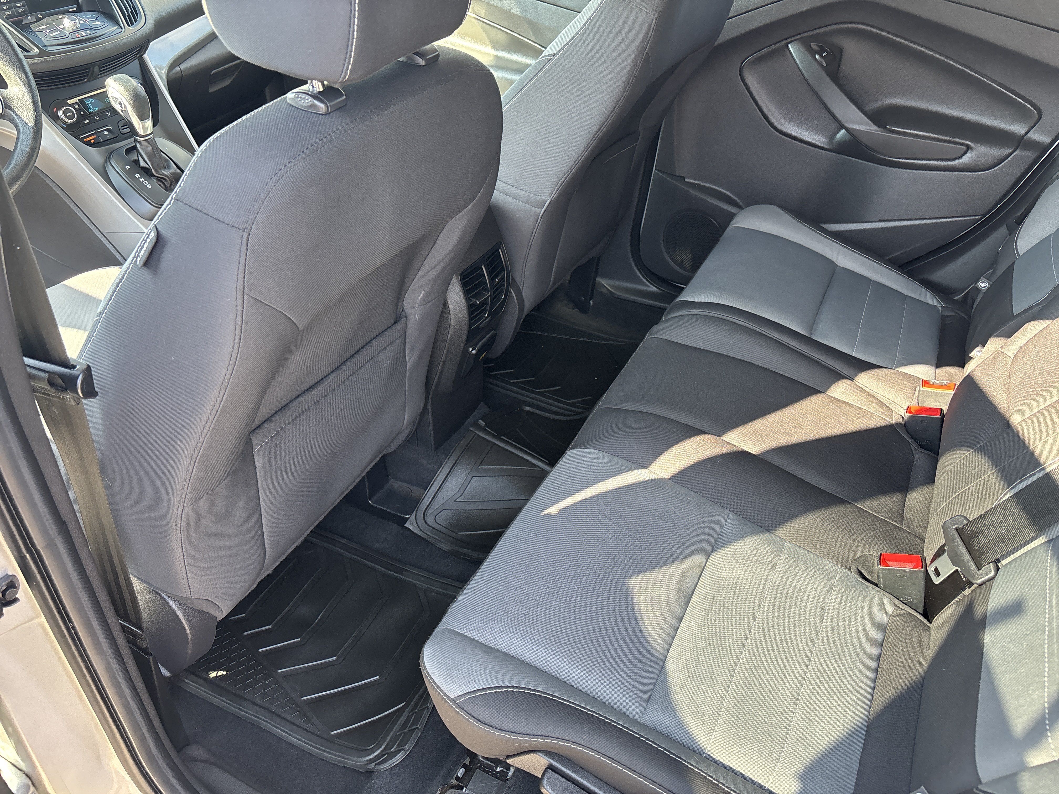 Used 2015 Ford Escape SE w/ Equipment Group 201A AWD/4WD image 9
