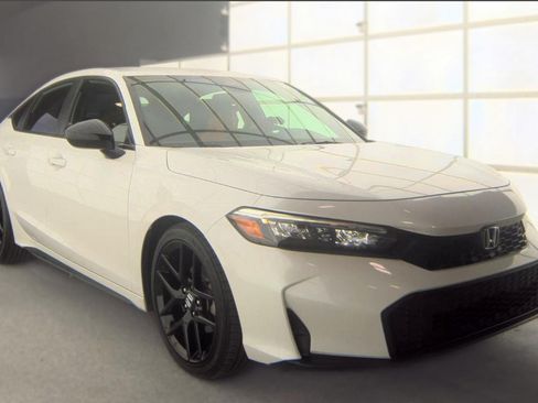 Used 2025 Honda Civic Sport image 4