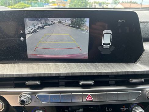 Certified 2024 Kia Telluride EX w/ EX Captain's Chair Package AWD/4WD image 14