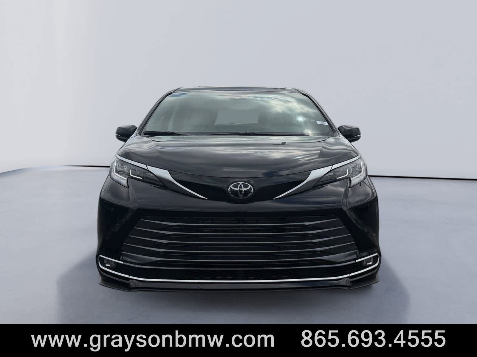 Used 2026 Toyota Sienna Limited AWD/4WD image 8
