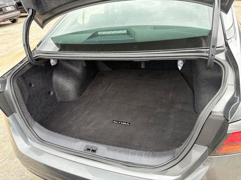 Used 2025 Nissan Altima 2.5 SR FWD image 16