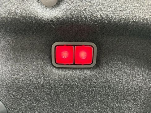 Used 2022 Mercedes-Benz SL 63 AMG 4MATIC image 34