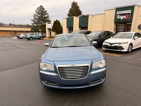 Used 2011 Chrysler 300 Limited image 2