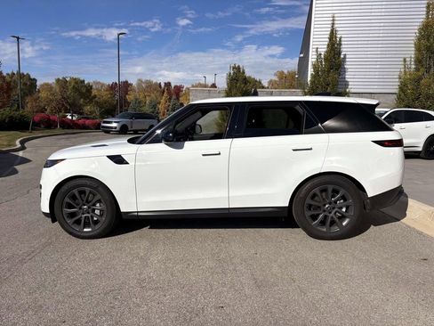 Used 2025 Land Rover Range Rover Sport image 8