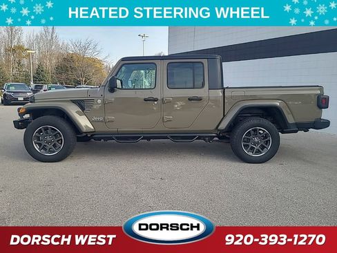 Used 2020 Jeep Gladiator Overland image 3
