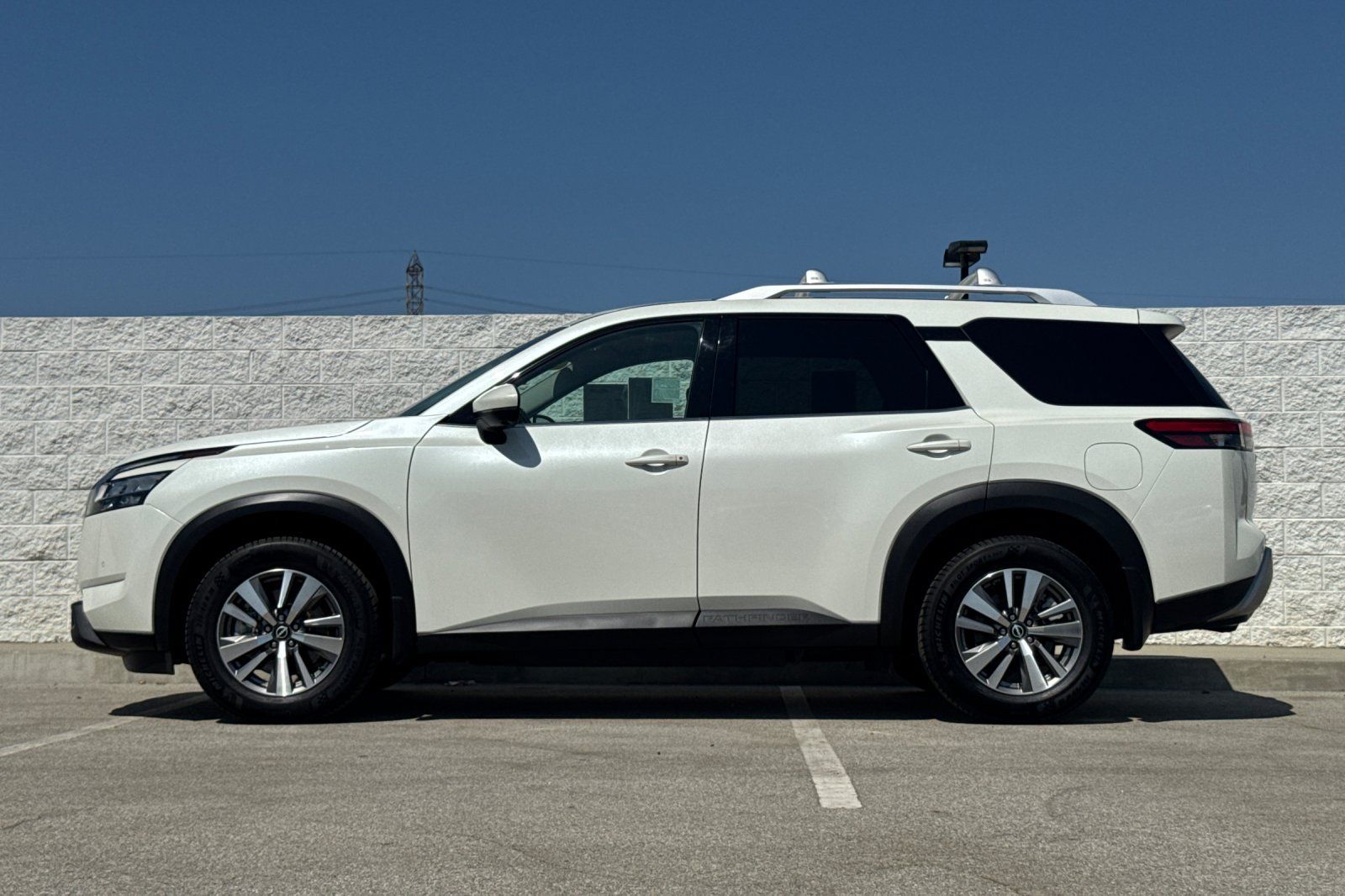 Used 2022 Nissan Pathfinder SL FWD image 7