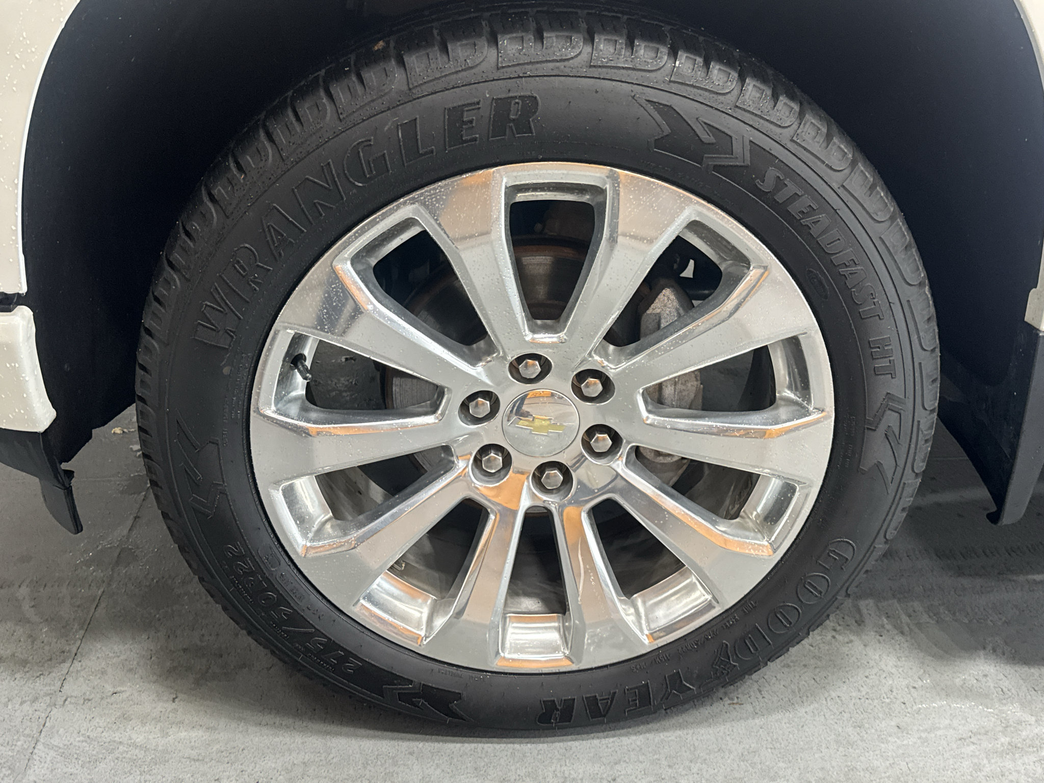 Used 2020 Chevrolet Silverado 1500 High Country w/ Technology Package AWD/4WD image 10