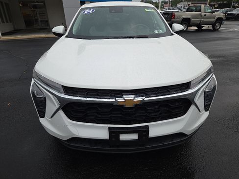 Used 2024 Chevrolet Trax LS w/ LS Convenience Package FWD image 8