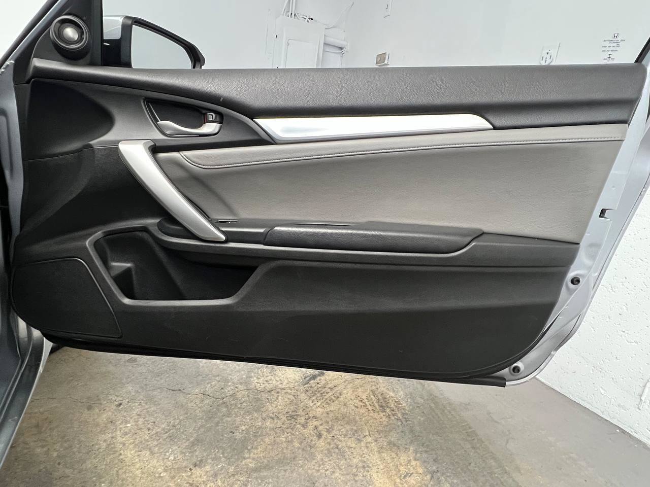 Used 2017 Honda Civic Touring image 10