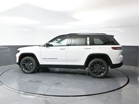 New 2025 Jeep Grand Cherokee Limited w/ Trailer Tow Package image 11