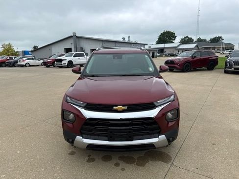 Used 2023 Chevrolet TrailBlazer LT FWD image 2