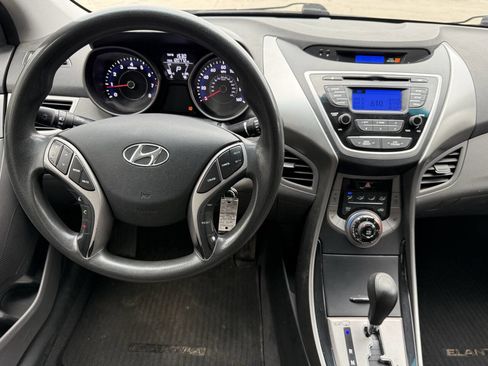 Used 2013 Hyundai Elantra GLS w/ Preferred Pkg image 2