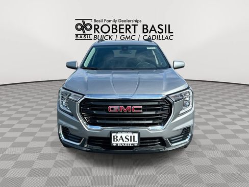 Used 2024 GMC Terrain SLE AWD/4WD image 3