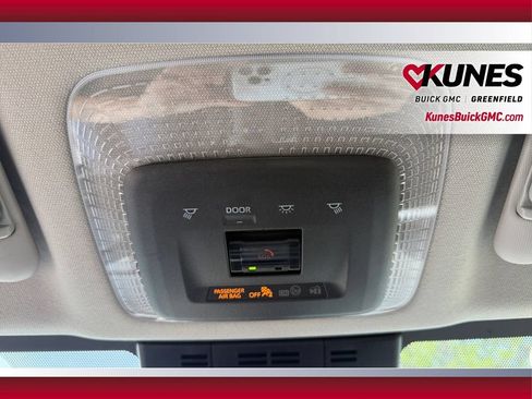 Used 2025 Toyota Prius LE FWD image 27