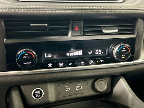 Used 2023 Nissan Rogue SV FWD image 27