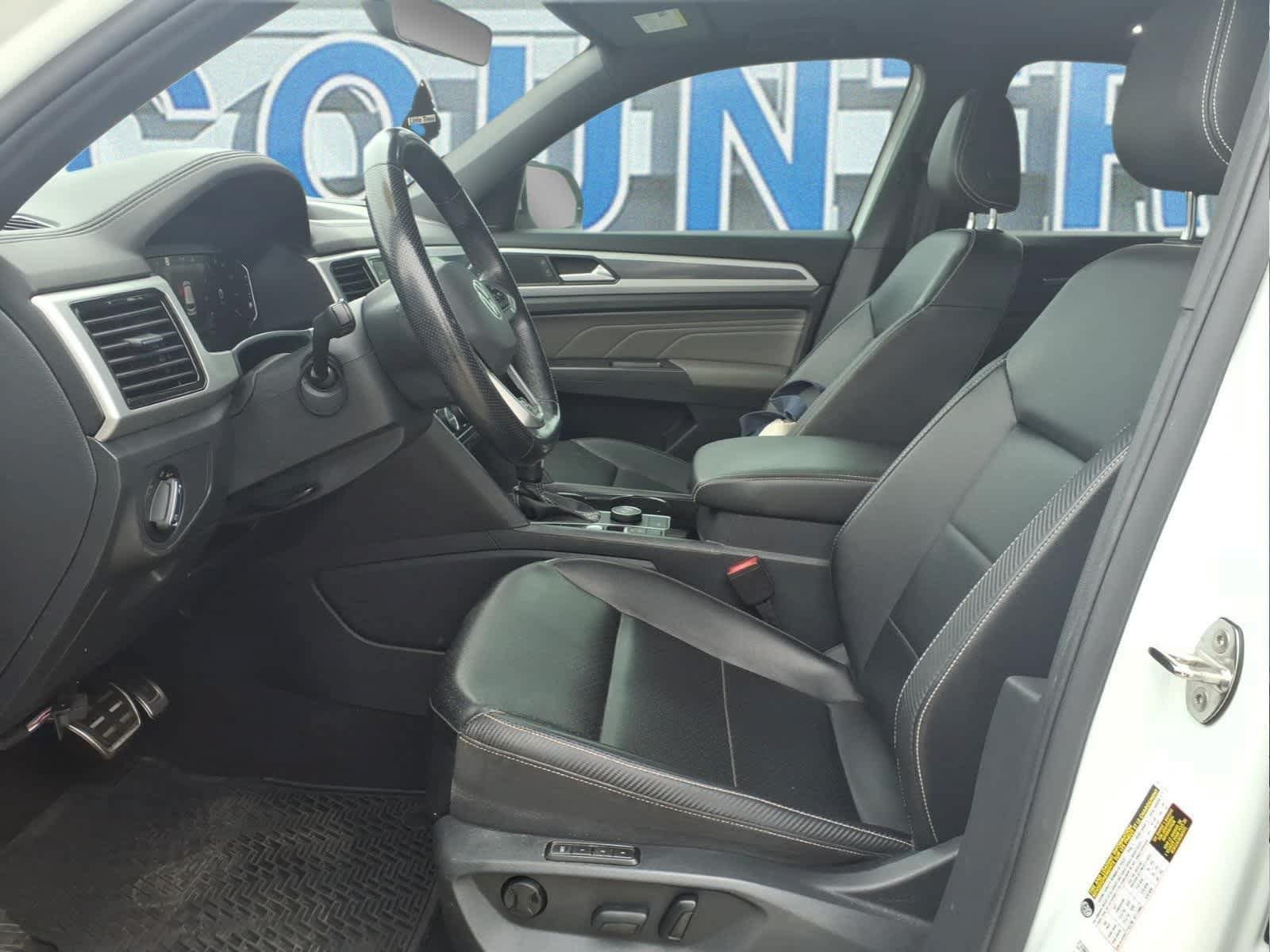 Used 2022 Volkswagen Atlas Cross Sport SEL R-Line AWD/4WD image 17