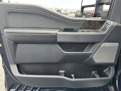 Used 2024 Ford F250 Lariat image 9