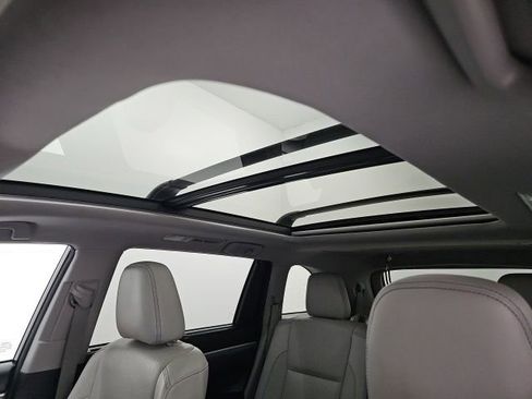 Used 2017 Toyota Highlander Limited Platinum image 29