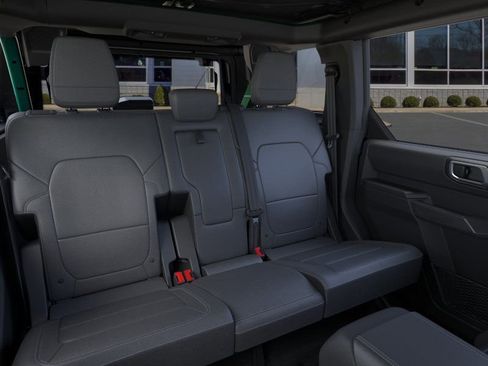 New 2025 Ford Bronco Outer Banks w/ Sasquatch Package AWD/4WD image 11