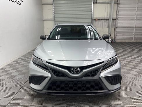 Used 2021 Toyota Camry SE image 4