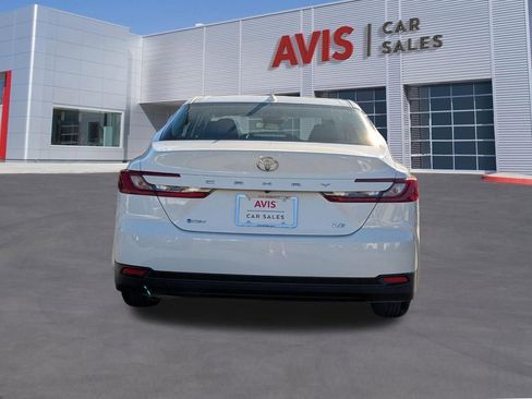 Used 2025 Toyota Camry LE image 5