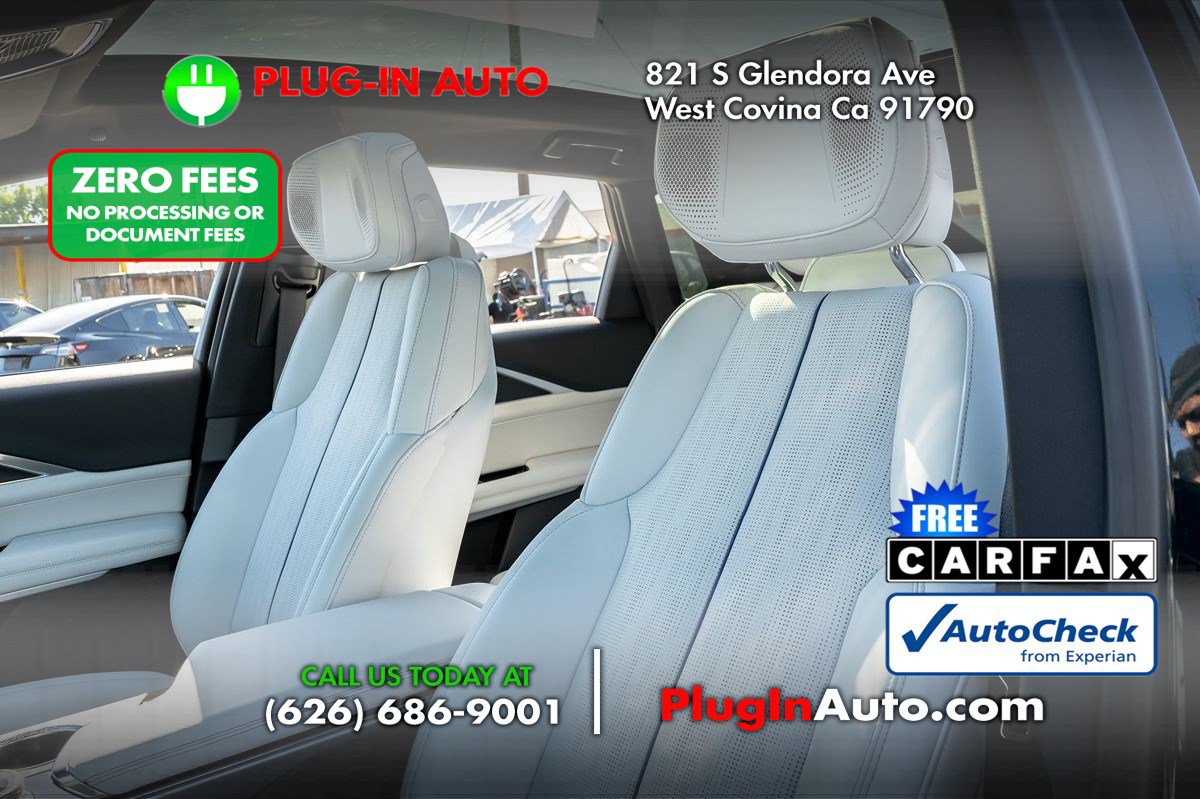 Used 2024 Cadillac Lyriq Luxury w/ LPO, Floor Liner Package RWD image 6