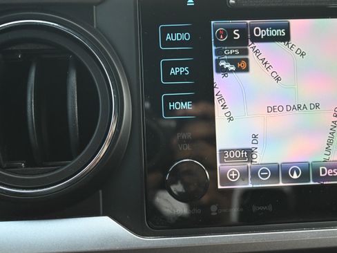 Used 2019 Toyota Tacoma Limited image 28