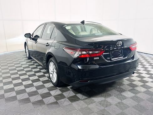 Used 2021 Toyota Camry LE FWD image 5
