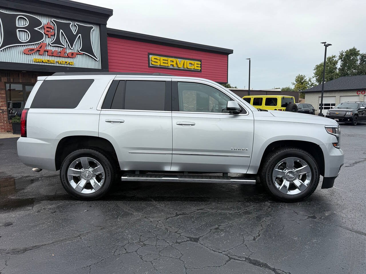 Used 2017 Chevrolet Tahoe LT w/ LT Signature Package AWD/4WD image 8