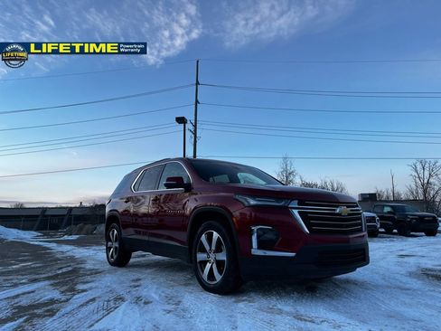 Used 2023 Chevrolet Traverse LT w/ LT Premium Package image 5