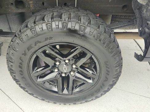 Used 2021 Chevrolet Silverado 1500 Custom Trail Boss AWD/4WD image 25