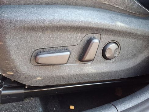 Used 2017 Kia Niro Touring image 4