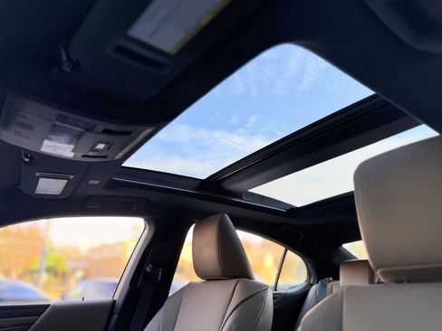 Used 2022 Lexus ES 350 w/ Premium Package image 52